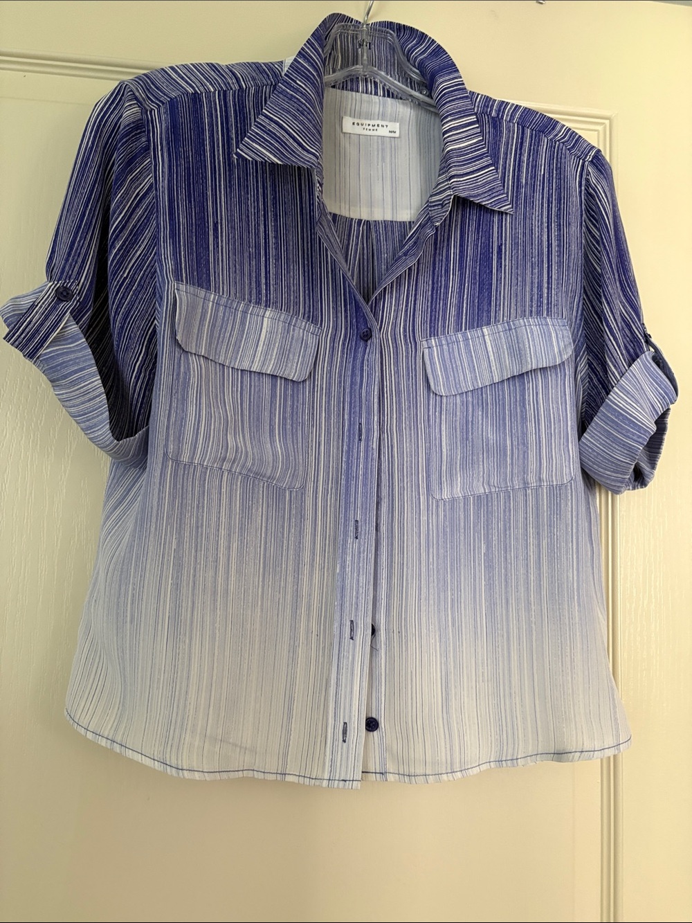 Equipment unique blouse, cut to just below waist length…